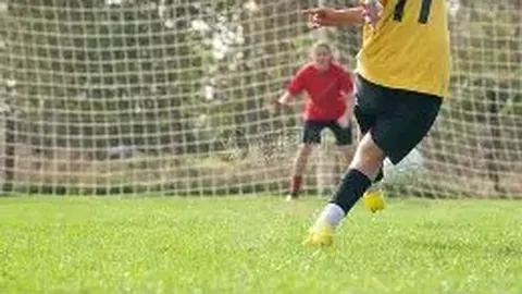 浙江足球在钱塘潮涌之际焕发青春风采