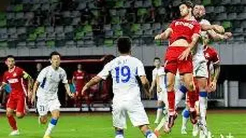 巩立姣、谢震业体育明星探访南京小学，携手童趣互动