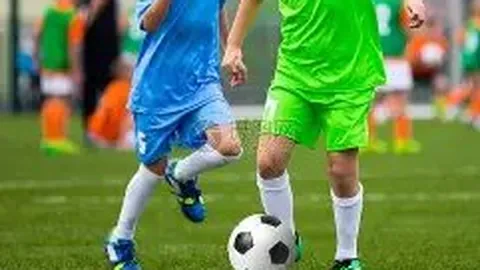 昆凌聚会上腹部隆起引猜测，周杰伦巧妙处理原图引发三胎传闻